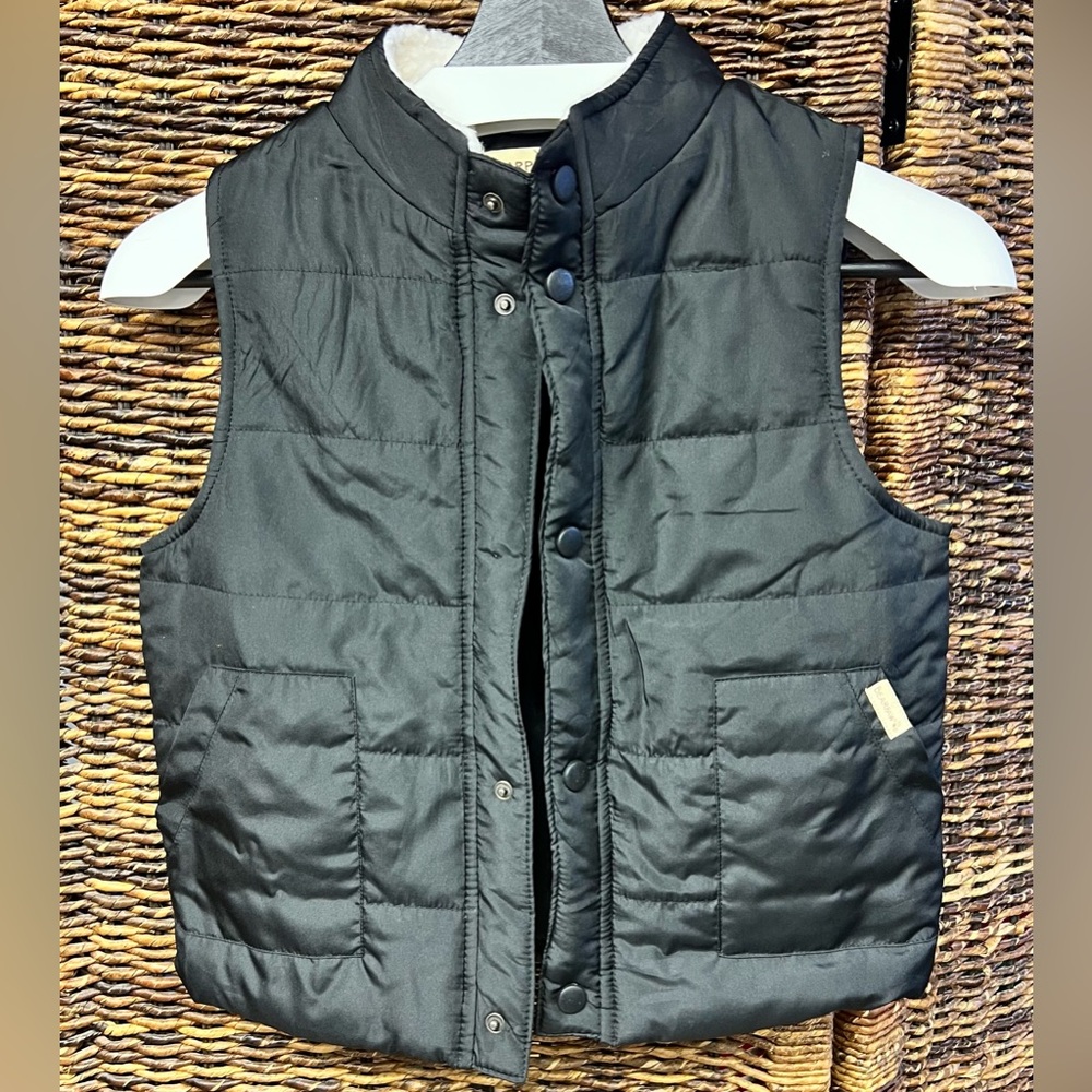 BearPaw Black Toddler Quilted Vest, Size:7, Missing one snap button